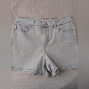 Woman's short  high waist  pale blue  white size 15  Ardene